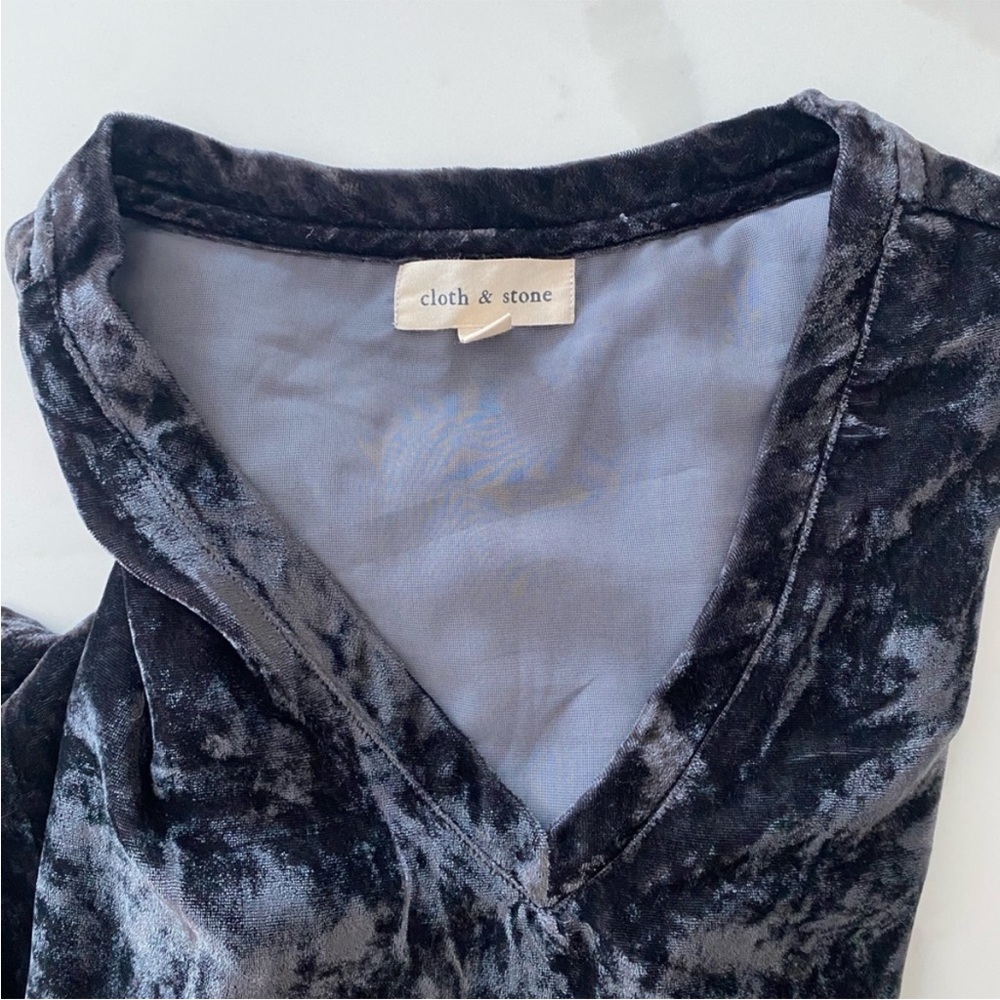 Anthropologie- cloth & stone Velour V-Neck